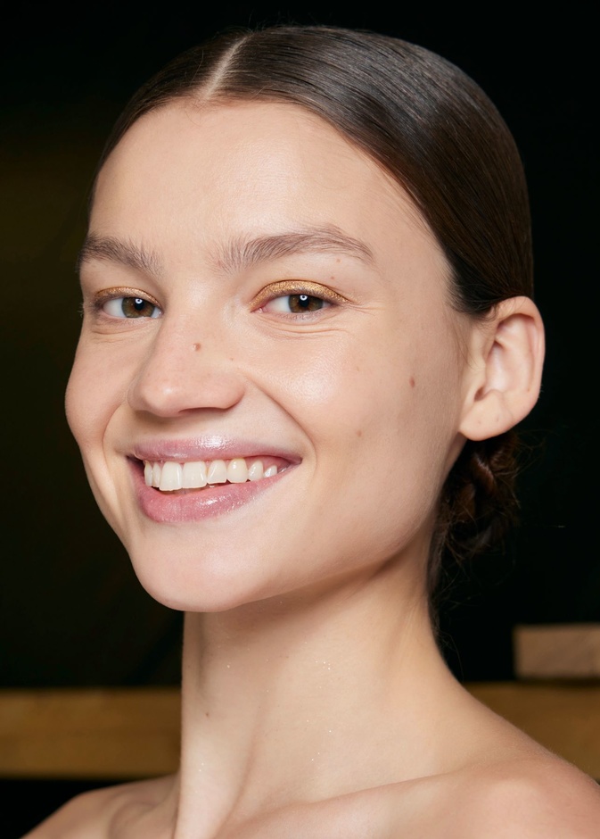 كيف يمكنك منع تجاعيد الابتسامة حول الفم؟ إليك خطواتنا المجرّبة