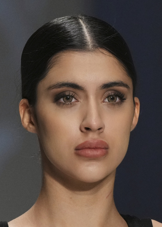 لمن تتوجه عملية زراعة الوجه؟ وأهم مخاطرها على المرأة