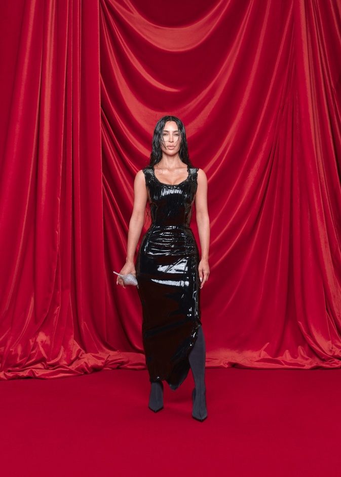 مجموعة Balenciaga لربيع وصيف 2024