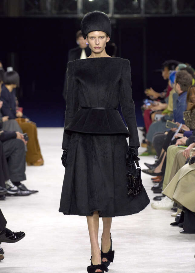 إطلالة من Balmain