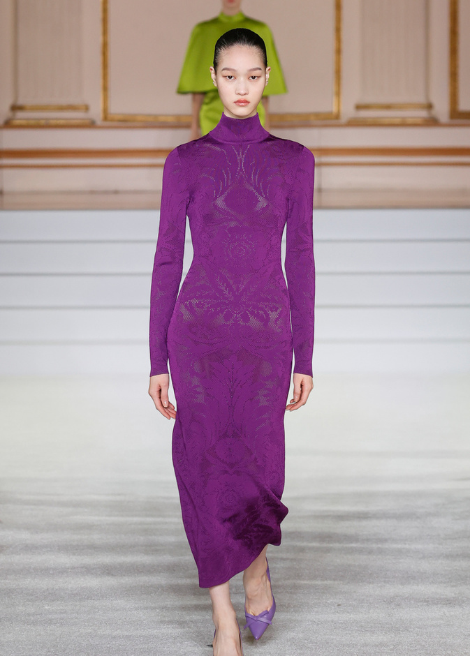 فساتين ساحرة باللون البنفسجي الداكن