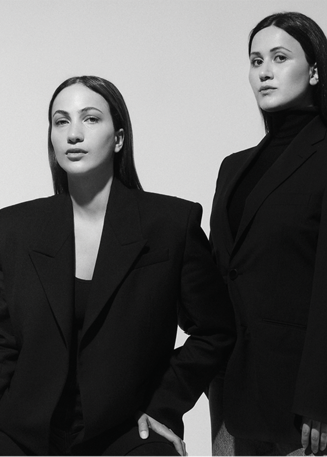 MACH & MACH حيث التفاصيل الكريستالية والصور الظلية الأنثوية