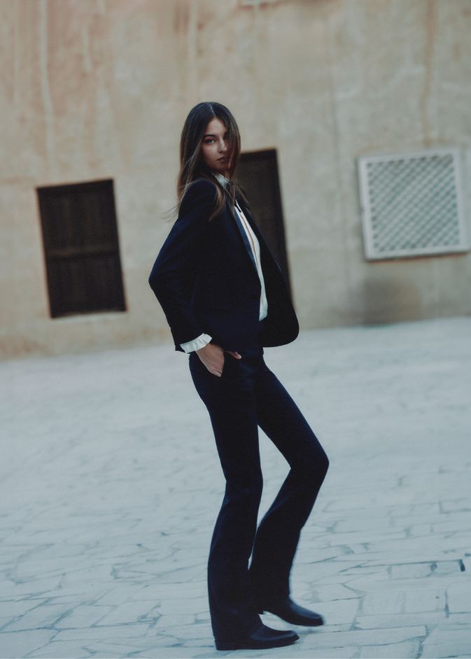 جلسة تصويرية خاصة بـ"هي" مع دار سيلين بعنوان "كلاسيكيات خالدة"