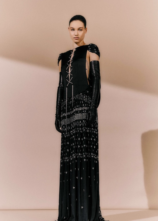 Lanvin تعود إلى تراثها العريق في مجموعة ربيع وصيف 2024