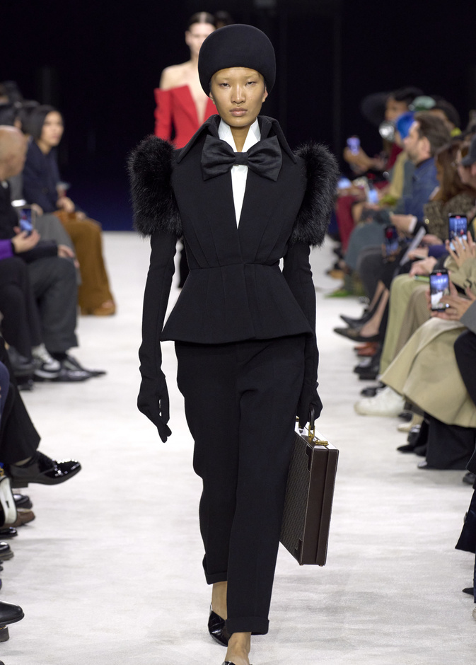 ملابس العمل الحديثه والأزياء المناسبة للمكتب