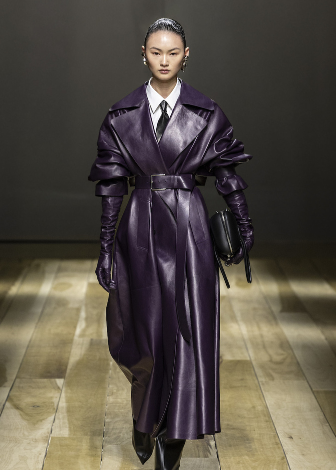 الطيّارون يقدمون للموضة أهم القطع وهي المعاطف الجلدية