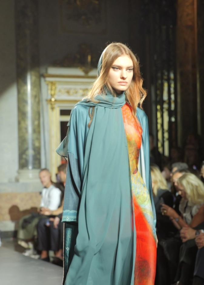 الأزياء السعودية تخطف الأضواء خلال عروض أسبوع ميلانو للموضة في تعاون مشترك بين معرض "وايت ميلانو" و100 براند سعودي