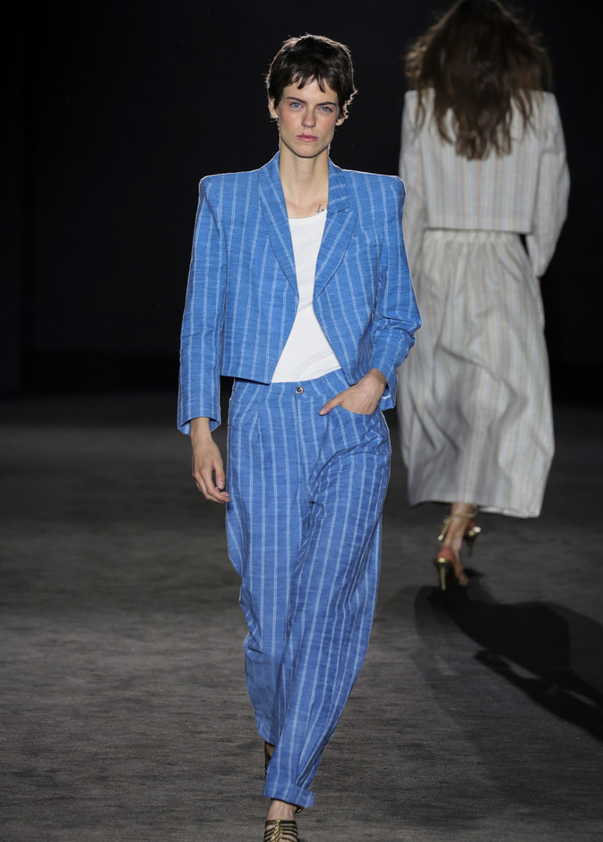 صيحة السراويل المقلمة لأناقة الشتاء 