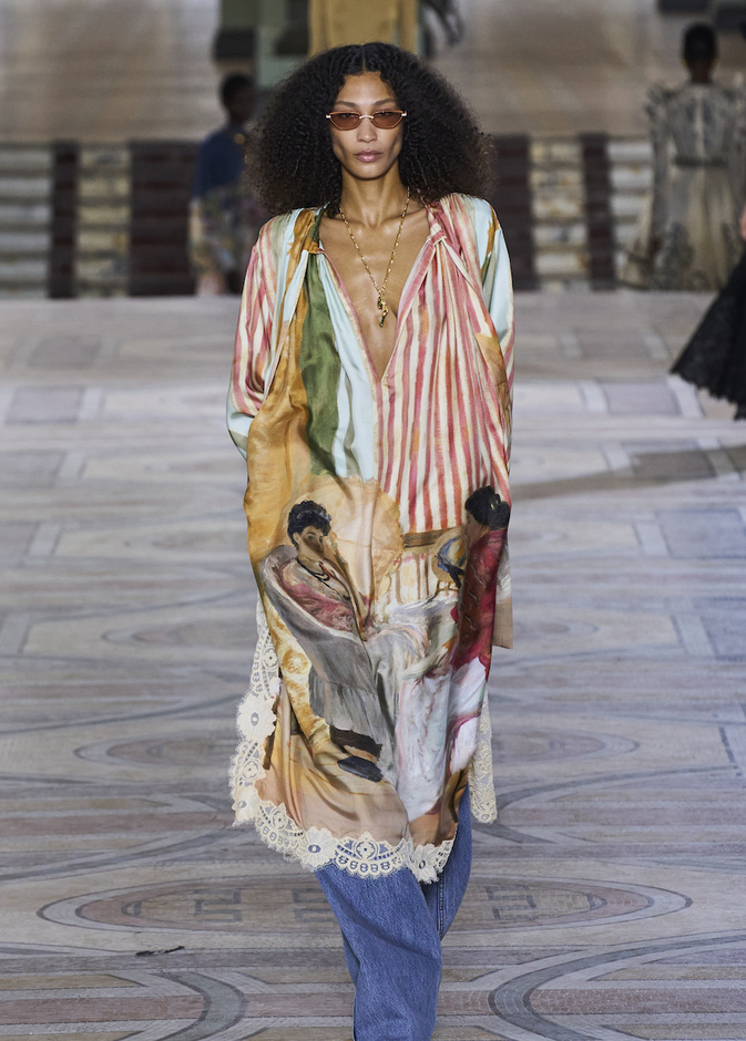 ارتباط الفن والابداع بالموضة من خلال عودة الأزياء البوهيمية في خريف 2023