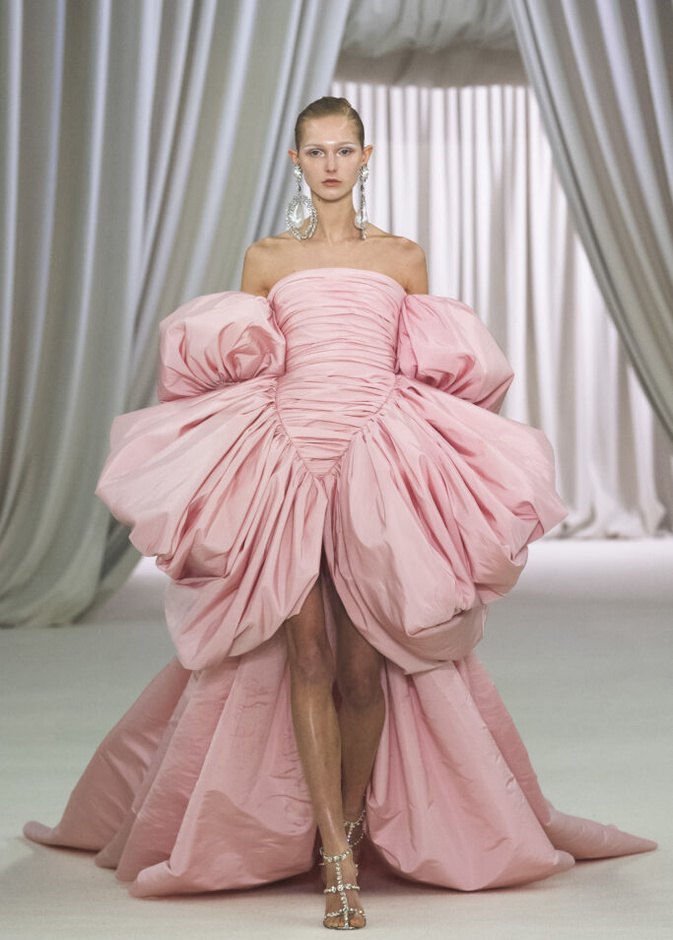GiambattistaValli@فساتين الخطوبة لعام 2024