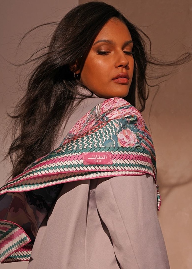 5 علامات سعودية للأناقة الشتوية بشالات متنوعة مستوحاة من التراث والثقافة السعودية