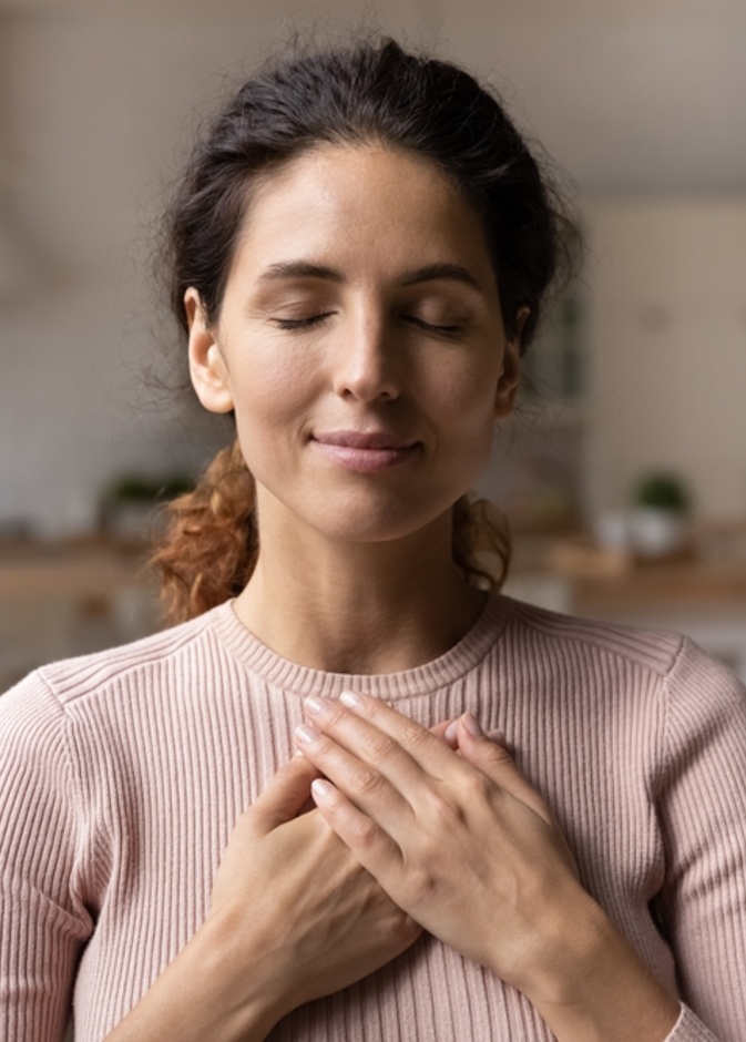 ضيق التنفس وألم الصدر.. ما تحتاجين معرفته عن كتمة الصدر وطرق علاجها