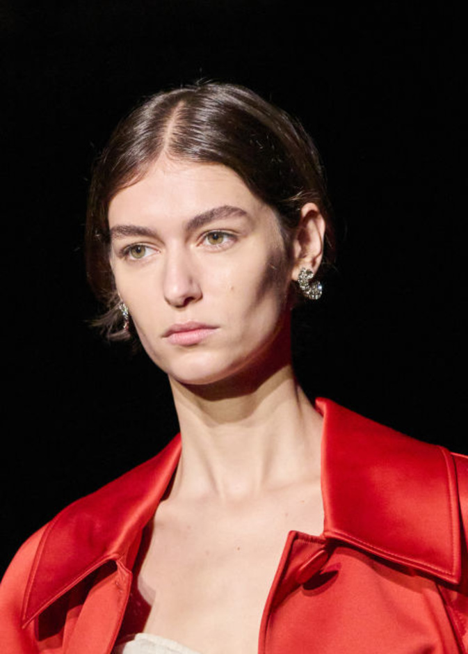 اكتشفي أقوى أنواع التقشير لتجديد فعّال للبشرة وتحسين مظهرها