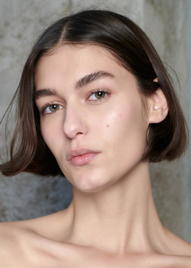 حيل بسيطة للعناية بالبشرة من دون الحاجة إلى منتجات التجميل