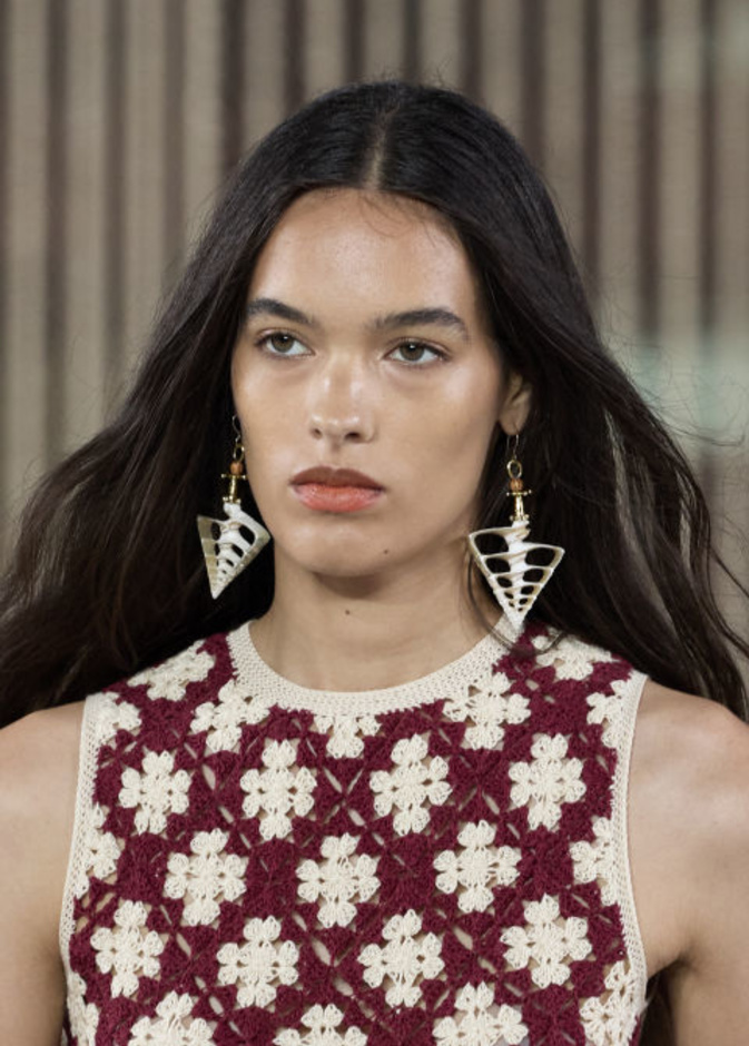 أسرار جمالية عن فرشاة الشعر وفوائدها على صحة وجمال شعرك