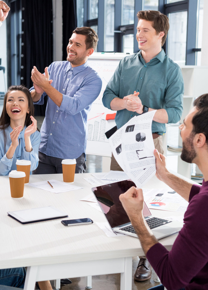 10 أسباب تجعل الاحتفال بالنجاحات في العمل أمرًا مهمًا