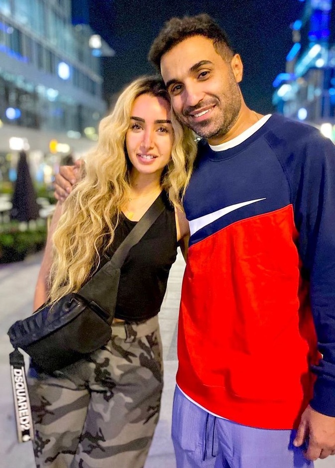 هنا الزاهد
