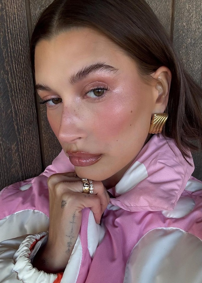 ابتكارات جمالية روّجت لها هايلي بيبر هذا العام