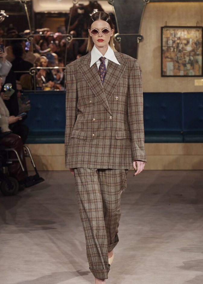 إطلالة من Helen Anthony