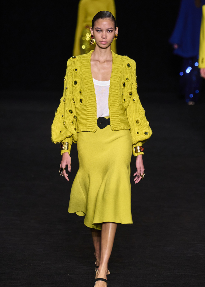 الكنزات الصوفية العصرية تمنحك أناقة استثنائية في الشتاء