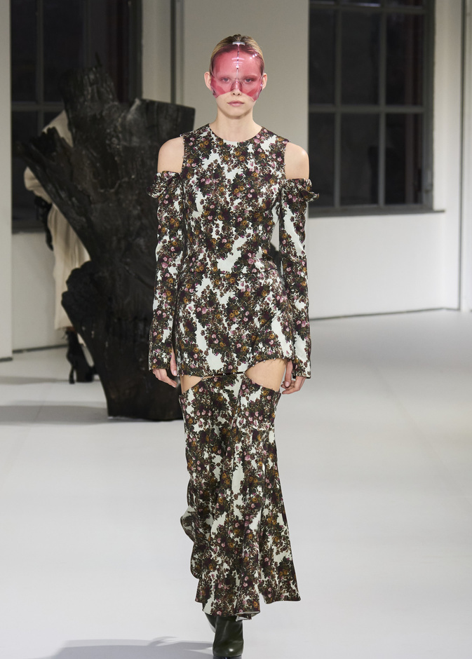 الأكمام المفتوحة عند الأكتاف تمنح إطلالتك الكثير من الأناقة!