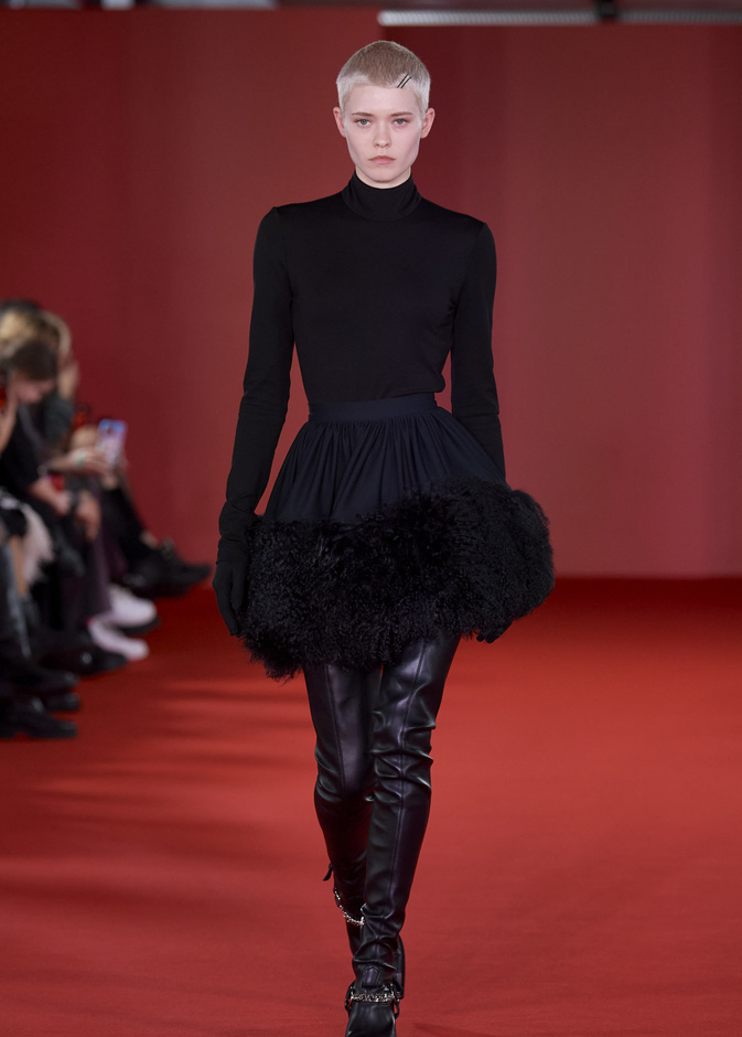 الليجن الجلد يتربع على عرش موضة الشتاء