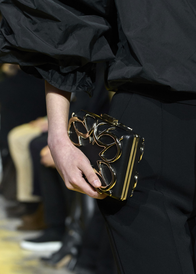 موديلات حقائب لإطلالة فساتين السهرة في خريف وشتاء 2023