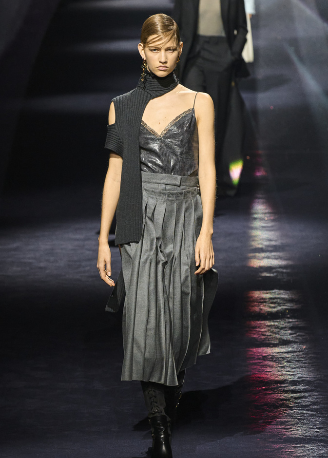  تنسيق التنورة المكسرة في اكثر من إطلالة لخريف 2023