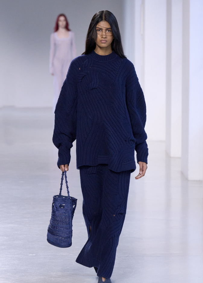 صيحات تنانير الصوف تتصدّر موضة الشتاء المقبلة