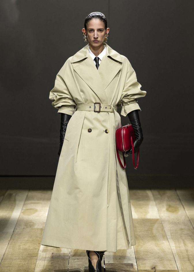 موضة الترانش كوت العصرية والأنثوية