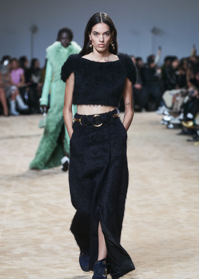 توبات الفرو قطع لا غنى عنها في خزانتك