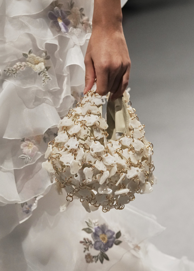 خزانتك لن تكتمل إلا بموضة الحقائب البيج