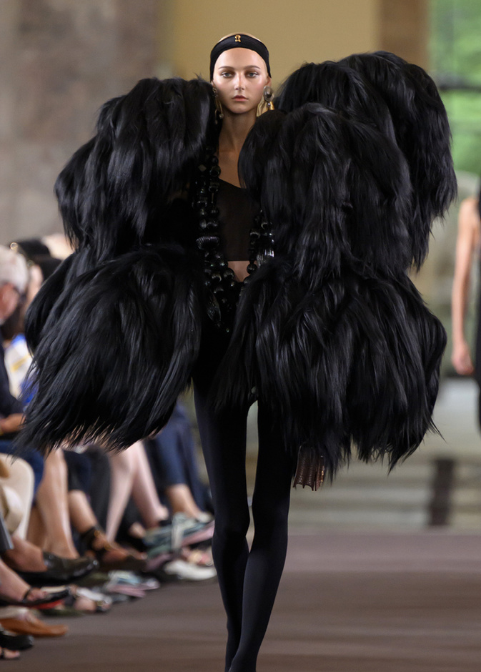 أسبوع الأزياء الراقية في باريس ما بين الفن والجمال والبدايات