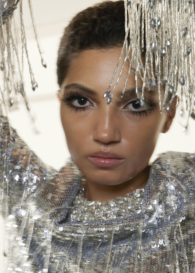 فن الرموش الاصطناعية وكيفية وضعها