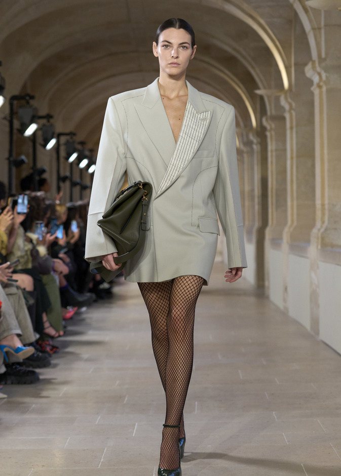 فستان البلايزر موضة ستجدّد خزانتك