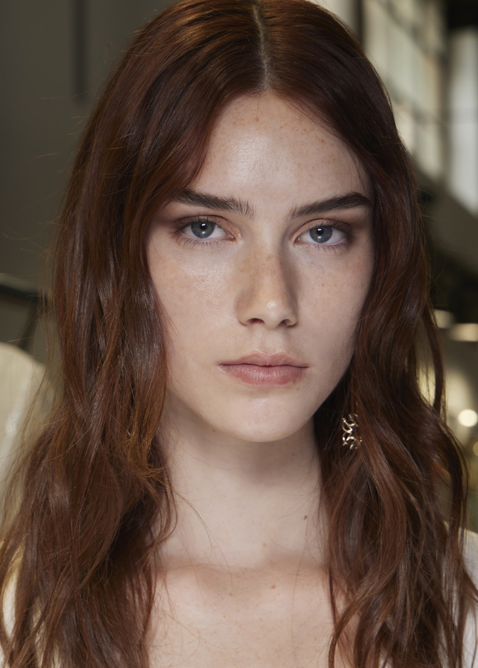 إزالة شعر الوجه بالليزر لبشرة نضرة ومتوهجة قبل نهاية عام 2023