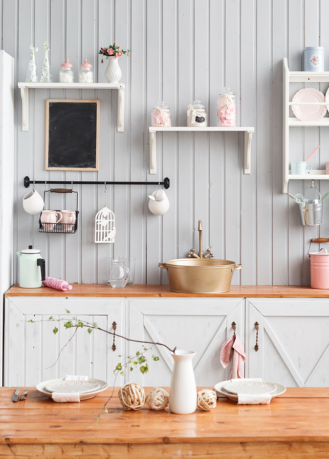 لمساحة متجددة المظهر.. 8 نصائح لتحديث المطبخ ذو الخزائن البيضاء