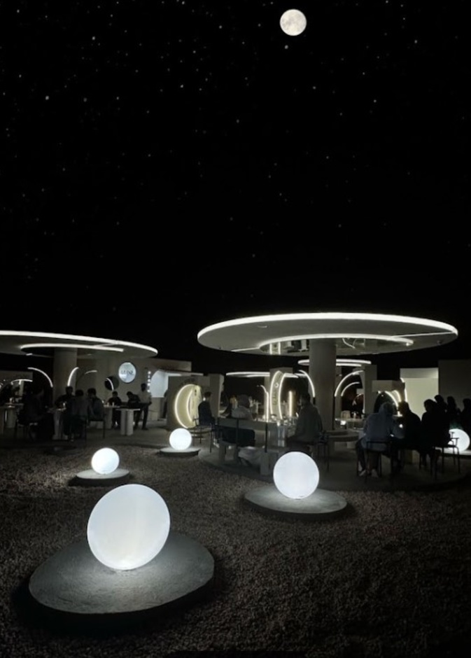 نحتويك بين اقمارنا.. تجربة ساحرة تنتظركم في لون كافيه بشمال المملكة