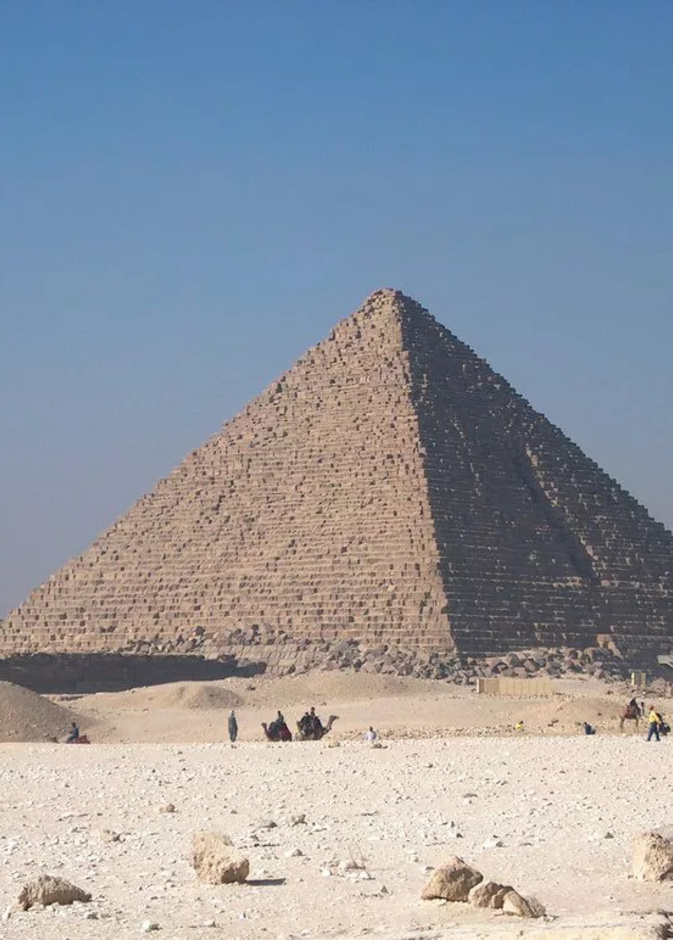 هرم خوفو (258 مليون متر مكعب)، الجيزة، جمهورية مصر العربية