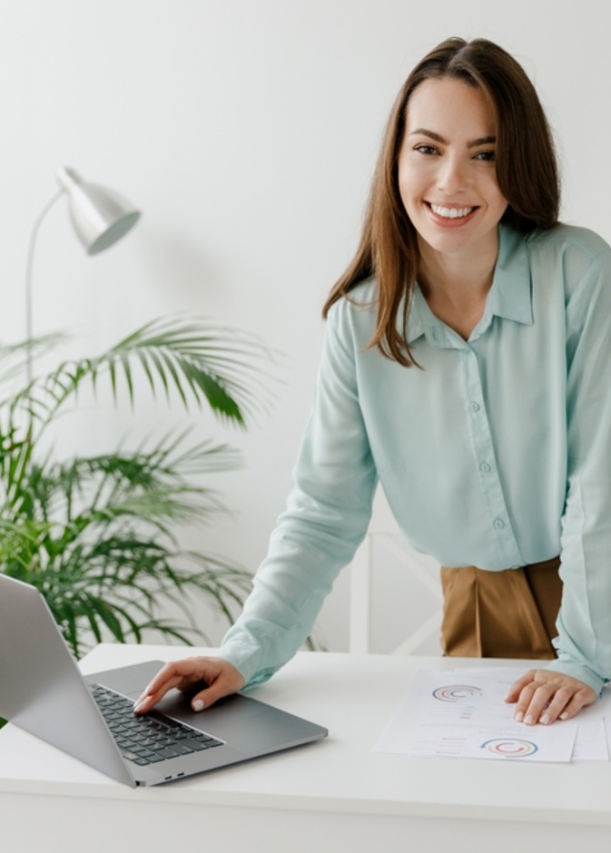 يوفر العمل الحر عبر الإنترنت العديد من الفوائد