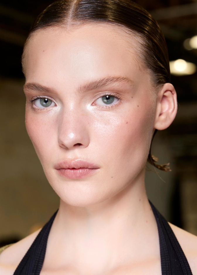 أسرار البشرة المشرقة بفضل الجلوتاثيون وكيف تجعل فيتاميناتها تضيء وجهك