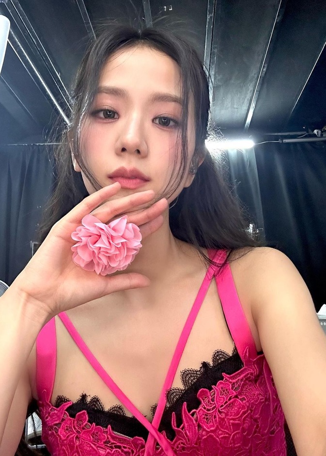 تعرفي على عالم الجمال الكوري عبر روتين العناية بالبشرة مع النجمة كيم جيسو