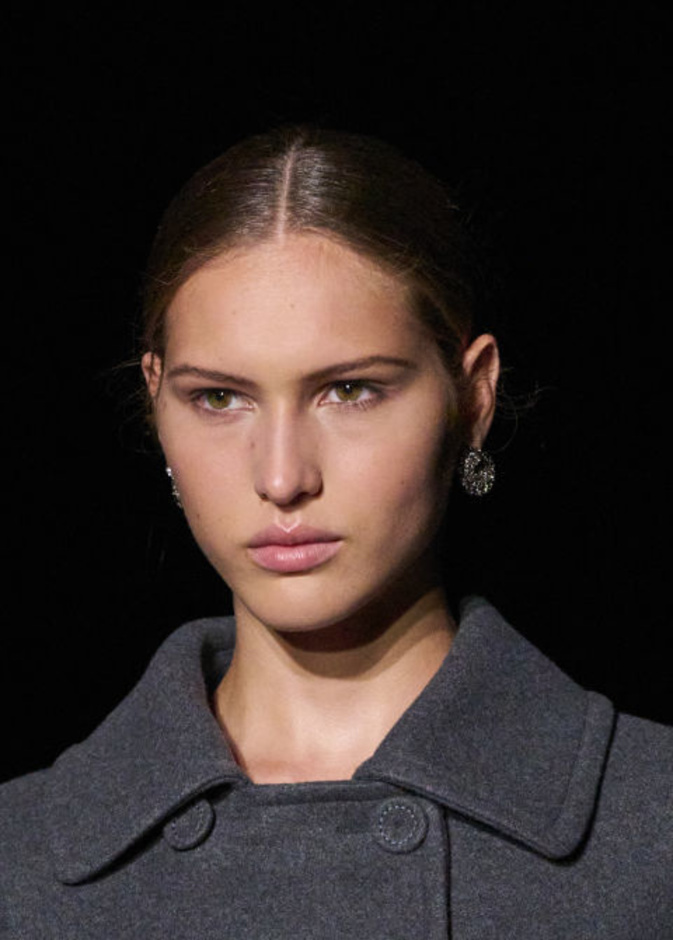 تسحيج الجلد..طريقة تجميلية لتحسين عيوب الوجه