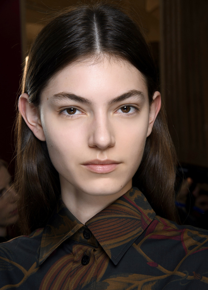 كيف تتم عملية رفع الحاجب بالمنظار لشد الجبهة والوجه