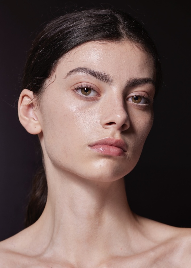 ليات التجميل التي تصدرت عام 2023 بينها التجميل بالخيوط