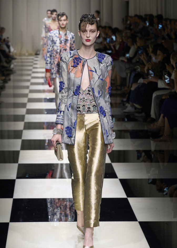  بناطيل عصرية بتدرجات لوني الذهبي والفضي لنهاية العام