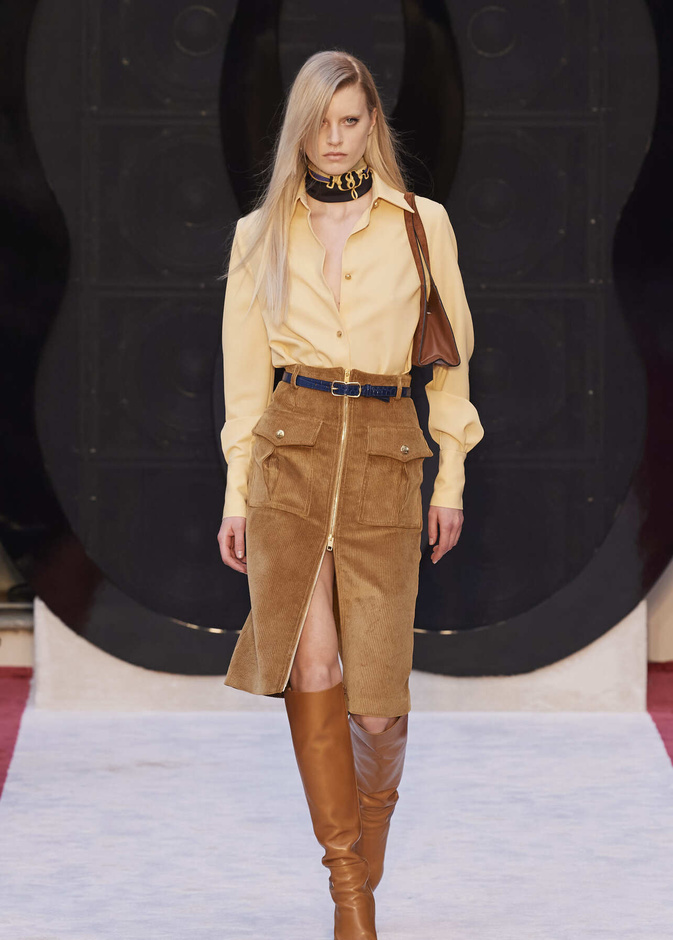 صيحات تنانير بارزة مع الجيوب الجانبية موضة الشتاء