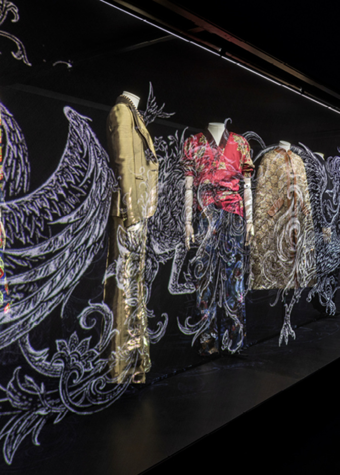 GUCCI COSMOS... معرض يكتب أنشودة لإبداع دار "غوتشي"