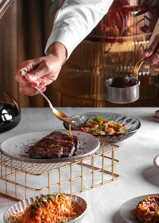 علايا ALAYA قصيدة تحاكي الشرق الأوسط على طول "المتوسط" من إبداع الفنان الطاهي الشهير IZU ANI