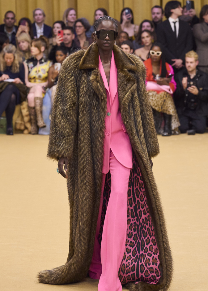 اعتماد صيحة واحدة من هذه الصيحات سيضمن لك إطلالة مميزة وأنيقة في شتاء 2024!